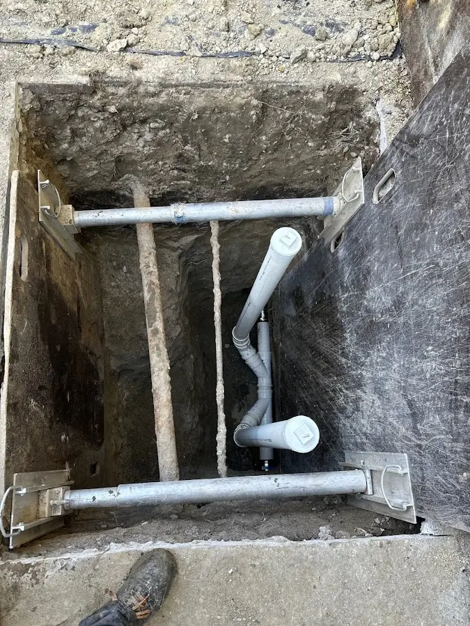 Experienced plumber completing Drain Cleaning work in Bloomingdale
